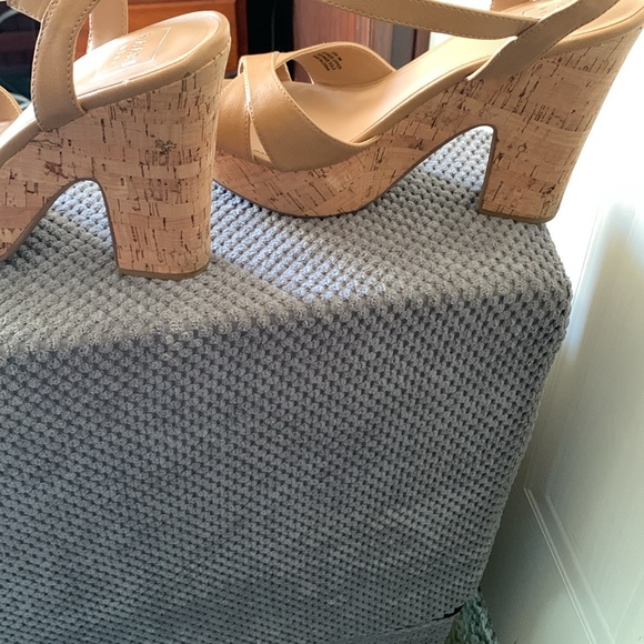 Like new Sandals - Picture 2 of 5